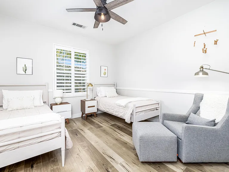 28080 Hayward Dr — Photo 20