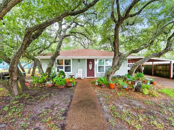 621 S Fuqua St, Rockport, TX 78382