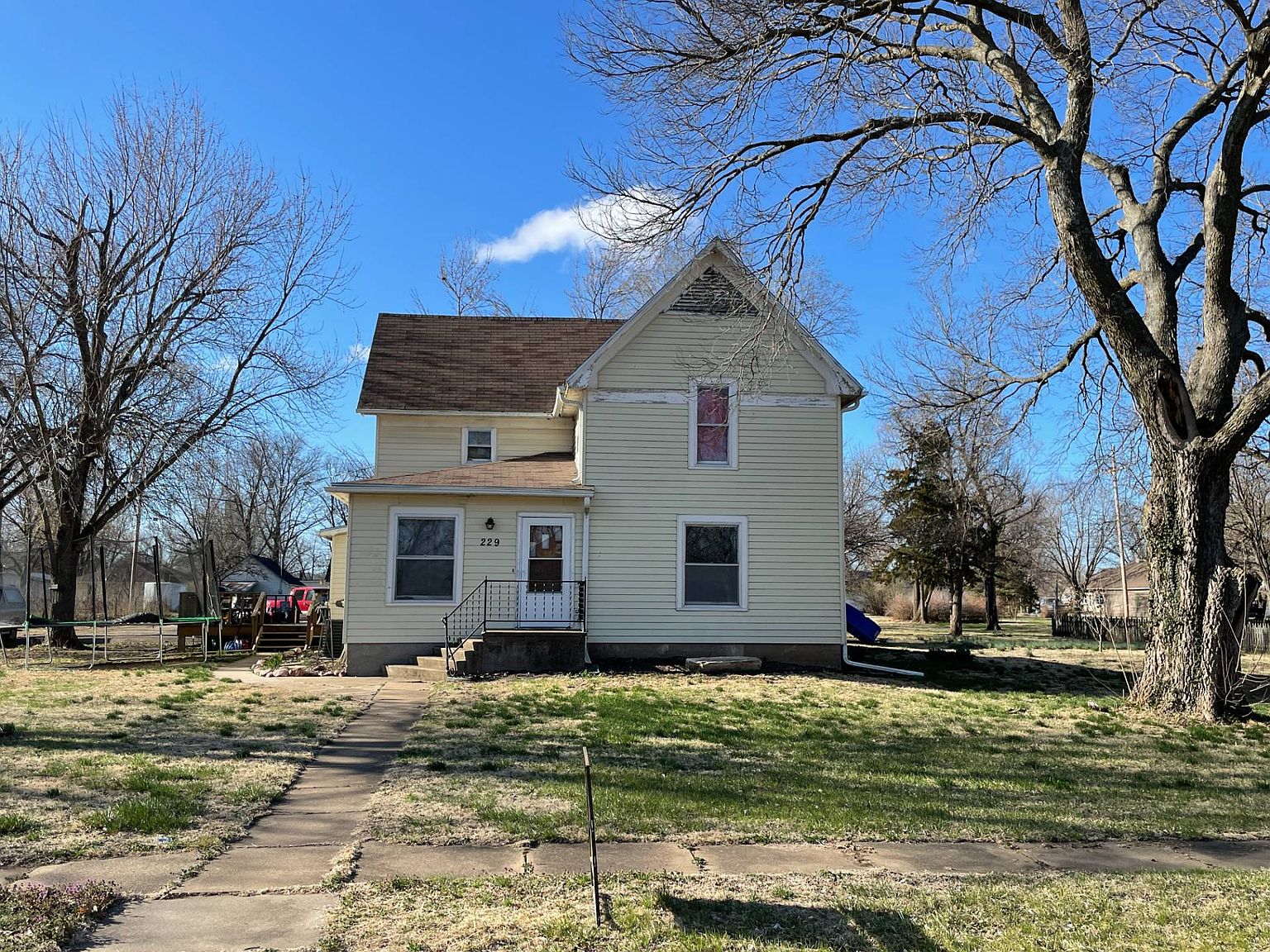 229 W Oak St, Waterville, KS 66548 Zillow