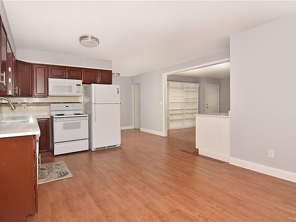 4th image of 30 Palisade St