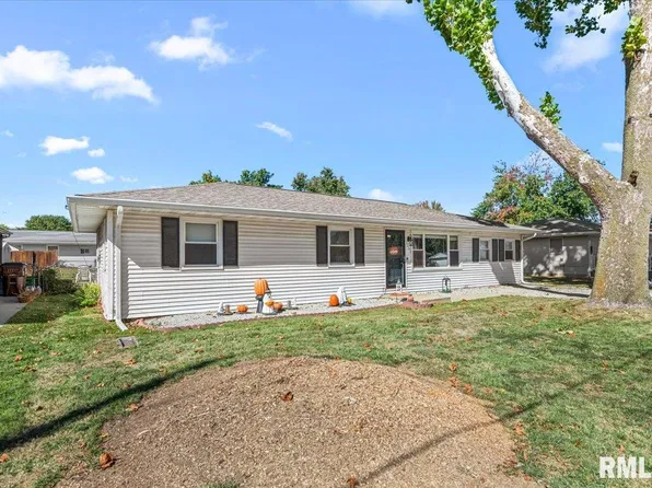1105 6th St, Pawnee, IL 62558
