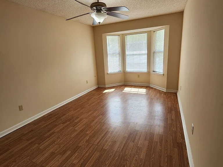 906 Rice Ct — Photo 10