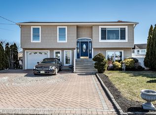 5 Island Ct, Brick, NJ 08724