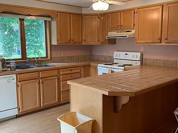 3rd image of 110 Greenhedge Dr