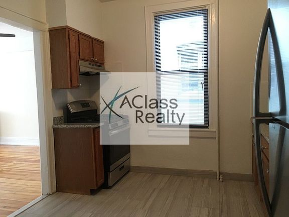 3rd image of 3515 Broadway Ste 1