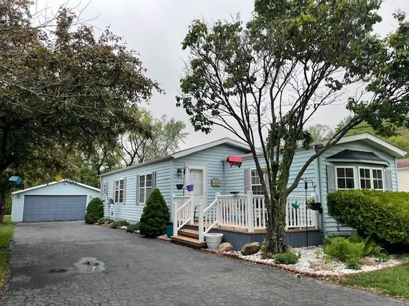 546 Navajo Trl, Marengo, IL 60152