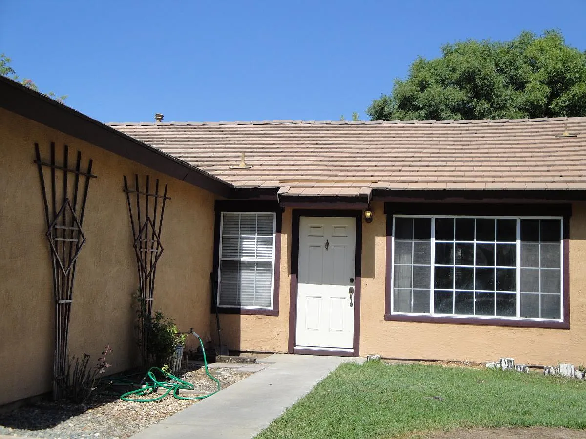 661 Waddell Way photo 1