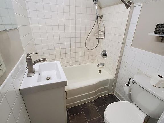 4th image of 228 William St N APT 3