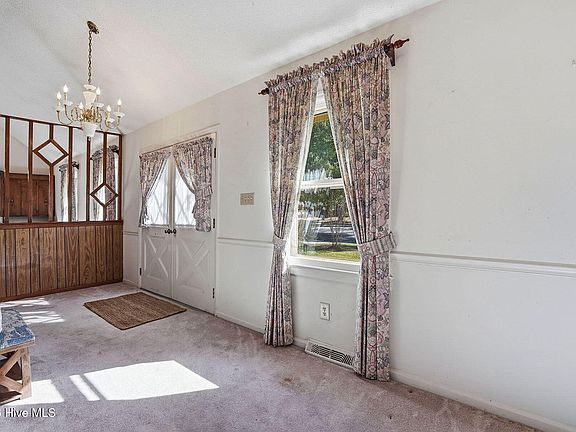 4th image of 66 White Oak Drive