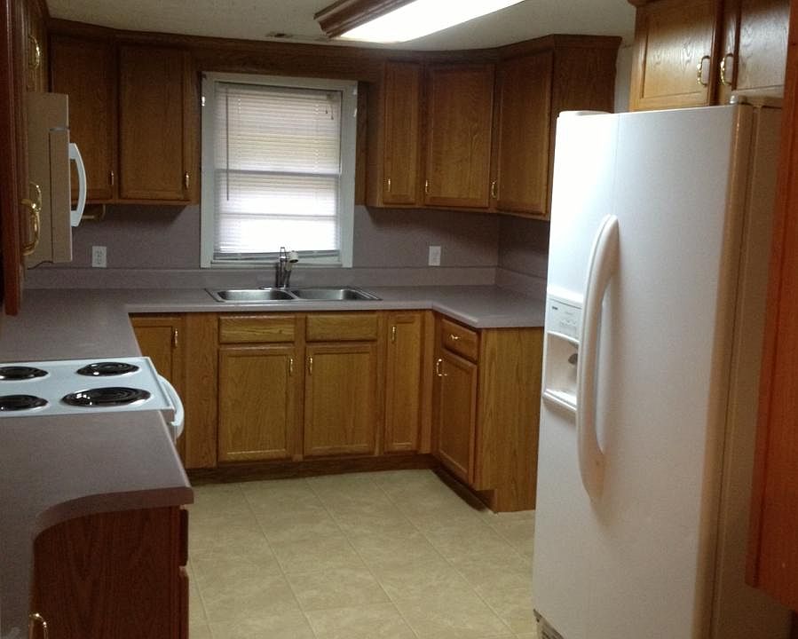 2nd image of 216 Carr Ave
