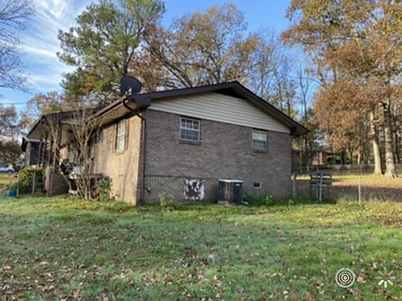 3rd image of 719 Poplar St