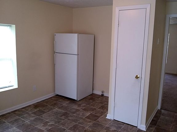 5th image of 208 Haywood Ave