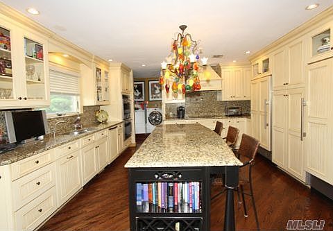 Eat In Kitchen