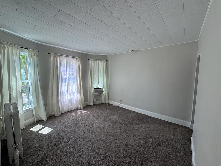 403 Queen Ave N #1 — Photo 11