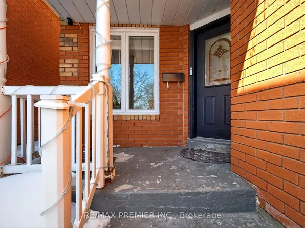 12 Bayview St, Brampton, ON L6X 4P1