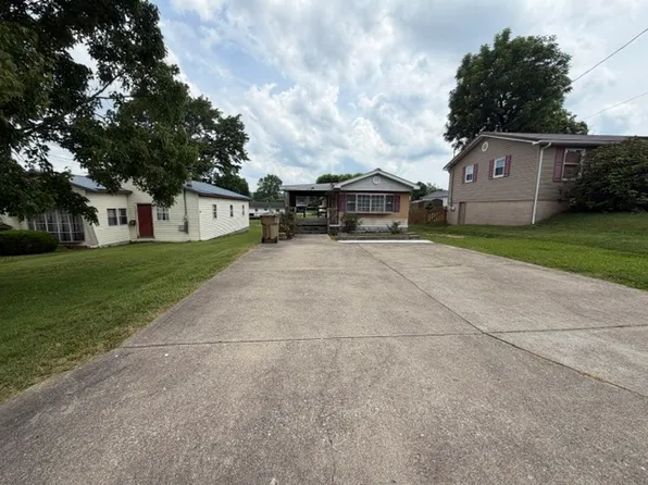 1962 Seymore Ave, Hurricane, WV 25526