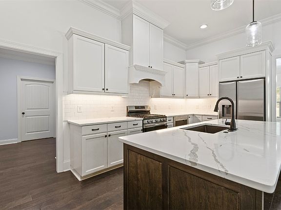 4th image of 217 Brookshire Ct