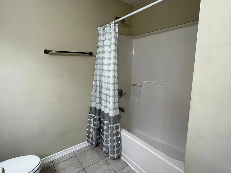 202 Johnson Ct — Photo 9