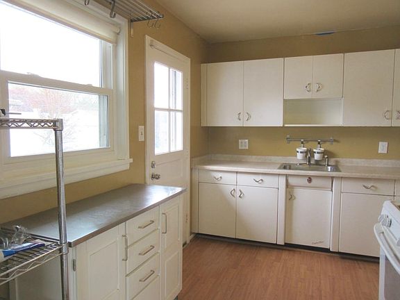 2nd image of 905 N Catherine St