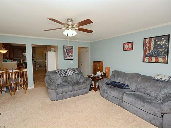 5th image of 315 S Monterey Dr