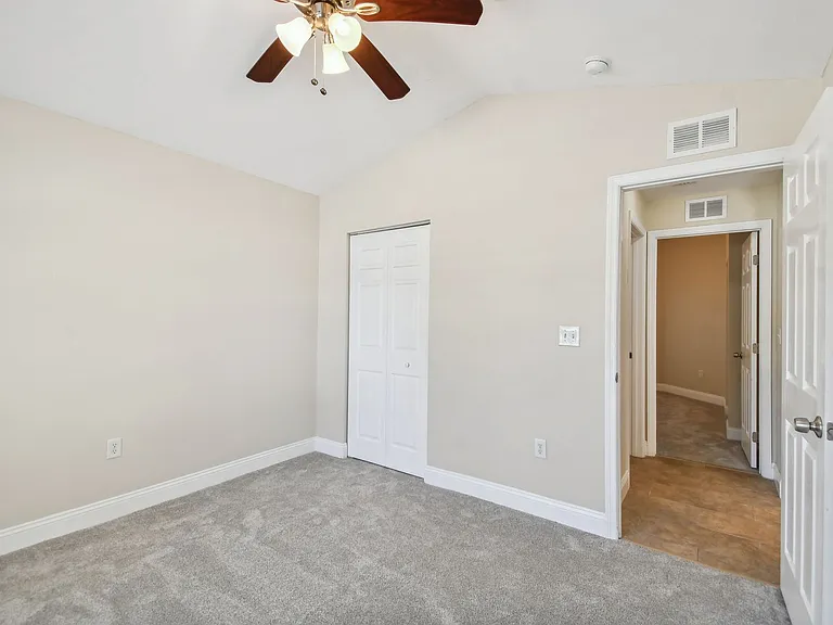 2321 W Beach St — Photo 28