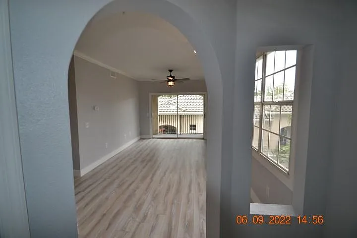 Building Photo - 501 Knights Run Ave #1201