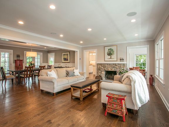 4th image of 62 Woodbine Ave