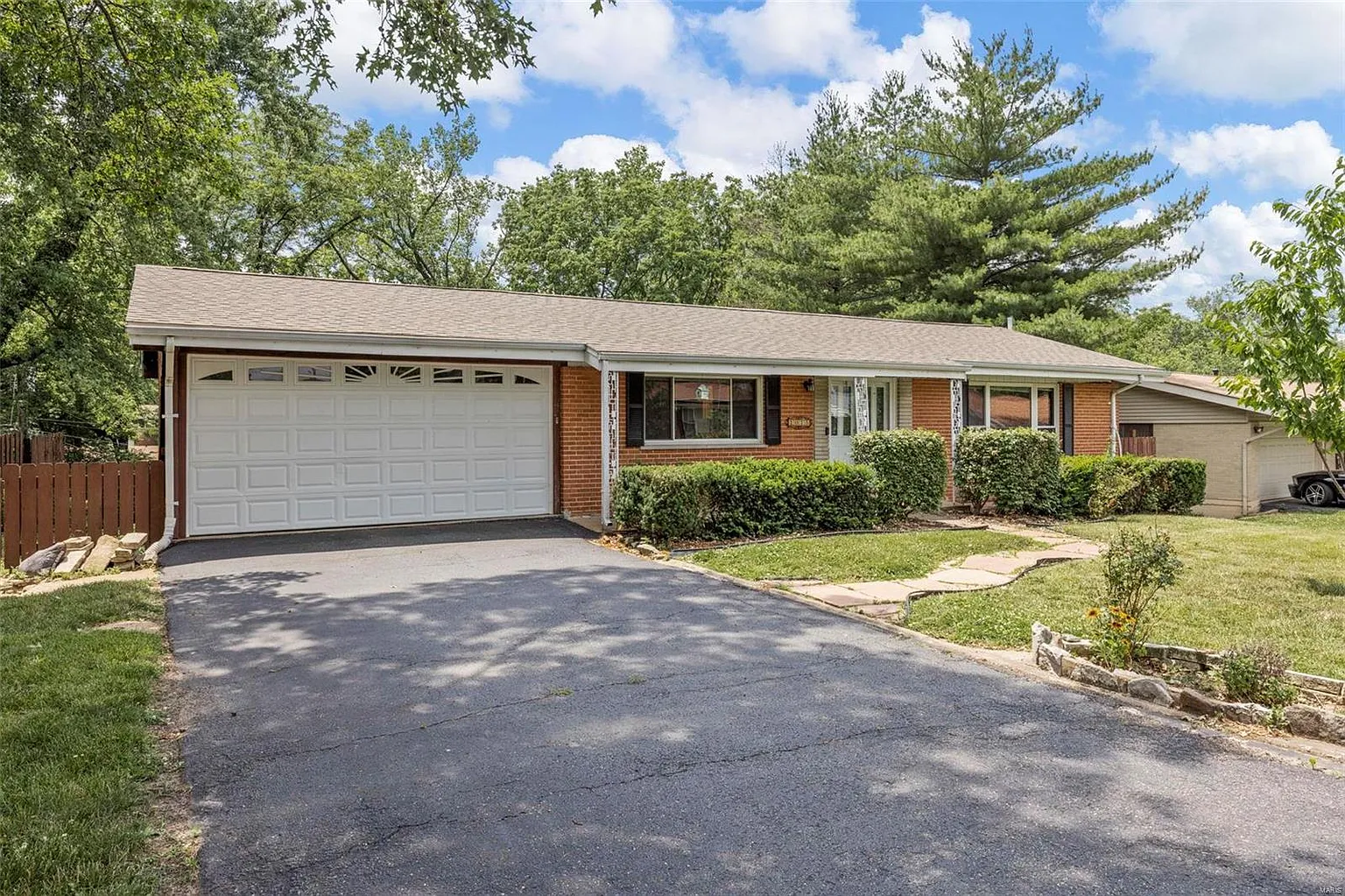 1015 Leisure Ln photo 1