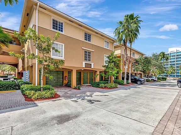 4th image of 2961 NE 185th Street #1610