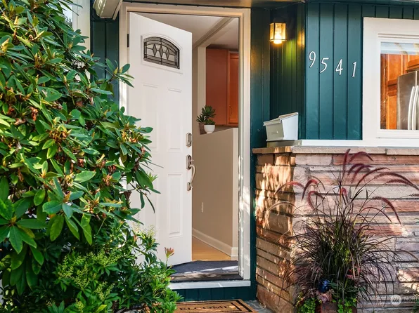 9541 Interlake Avenue N, Seattle, WA 98103
