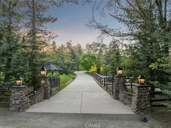 32310 Hummingbird Ct, Running Springs, CA 92382