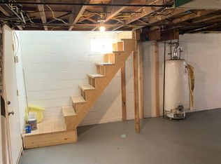 711 Elm St, Belpre, OH 45714