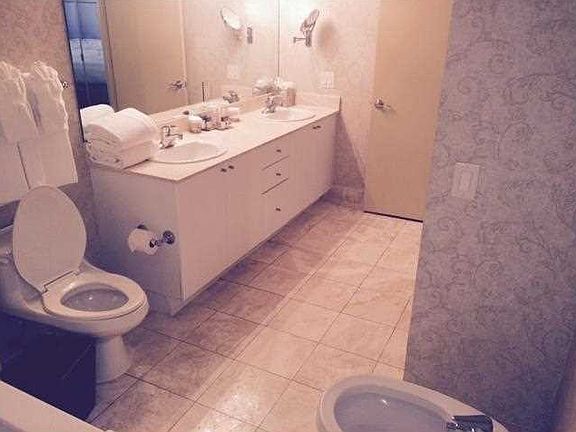 5th image of 17375 Collins Ave #1504