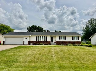 25445 Indian Ridge Rd, Sterling, IL 61081