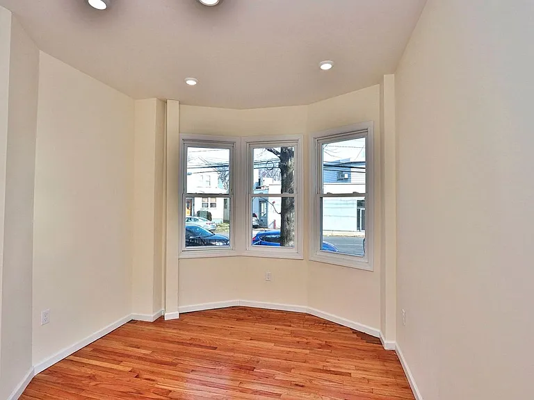 181 Bergen Tpke #2 — Photo 8