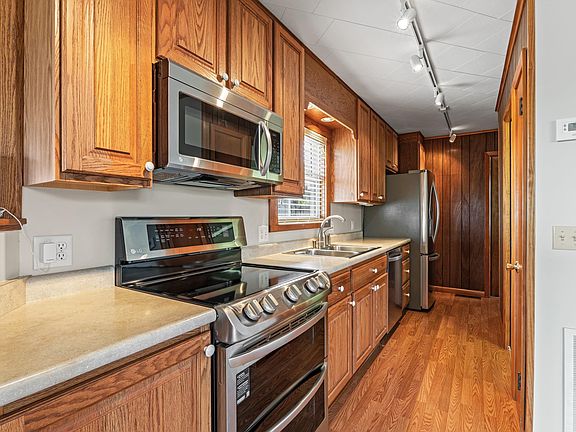 5th image of 72 Sunflower Ln