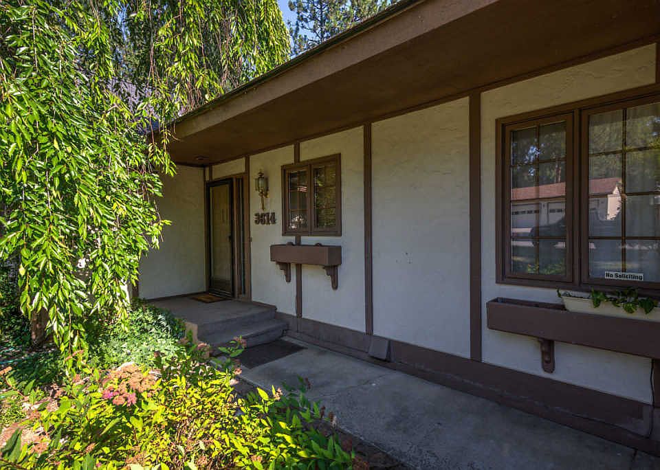 2nd image of 3614 W Hillcrest Dr