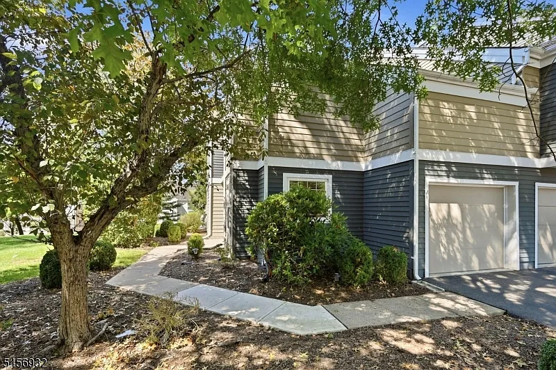 3 bed, 2.5 bath, 1528 sqft, $3,400 — Photo 4
