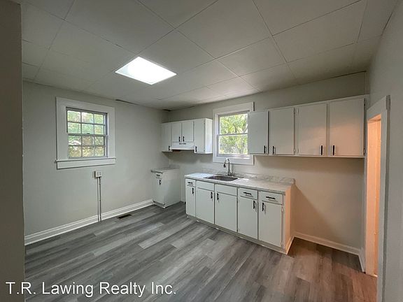 4th image of 703 Clara St