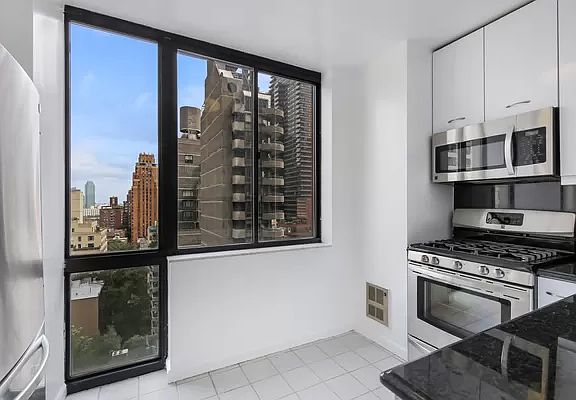 5th image of 255 E 49th St APT 18D