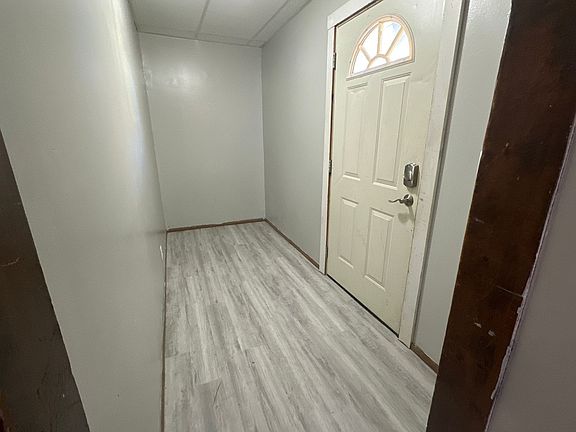 2nd image of 1514 W Jackson St #2