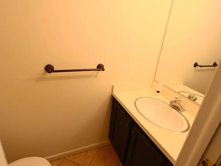 36 Williamsburg Dr — Photo 17