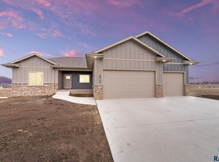 412 Willow Trl, Crooks, SD 57020