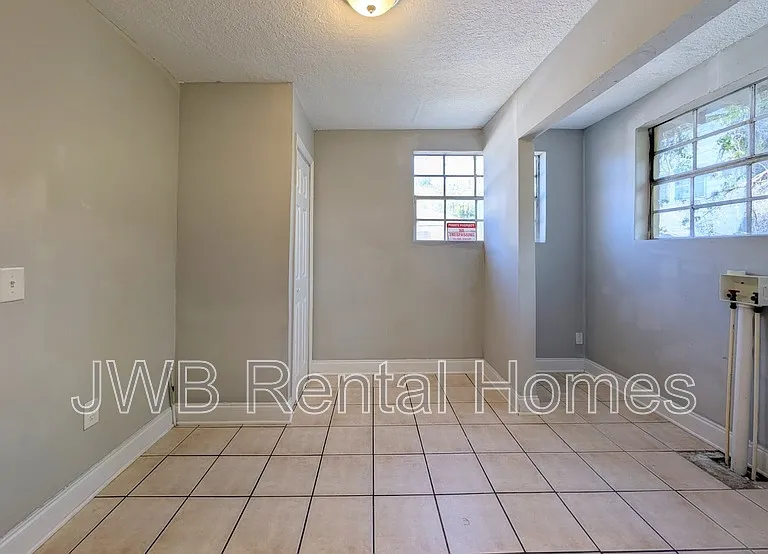 421 Golfair Blvd — Photo 12