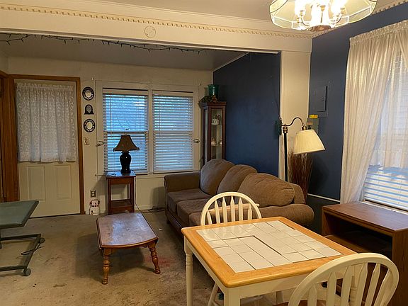 4th image of 729 Salmon St