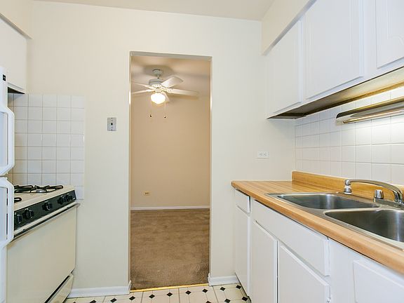 5th image of 525 W Deming Pl APT 526