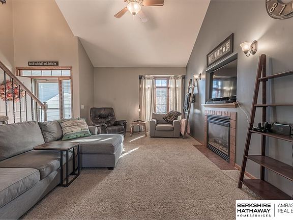 2nd image of 21422 Parkview Dr