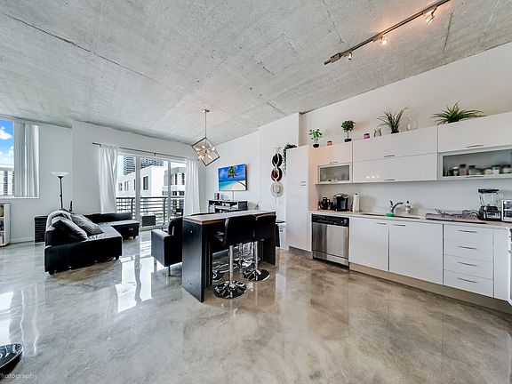 2nd image of 133 NE 2nd Ave APT 3005
