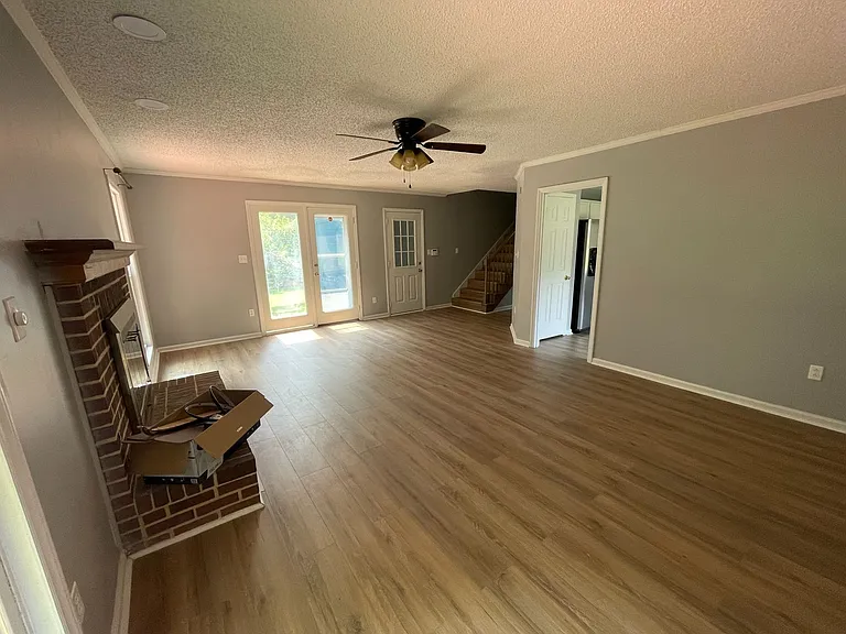 1307 Newfoundland Ct — Photo 16