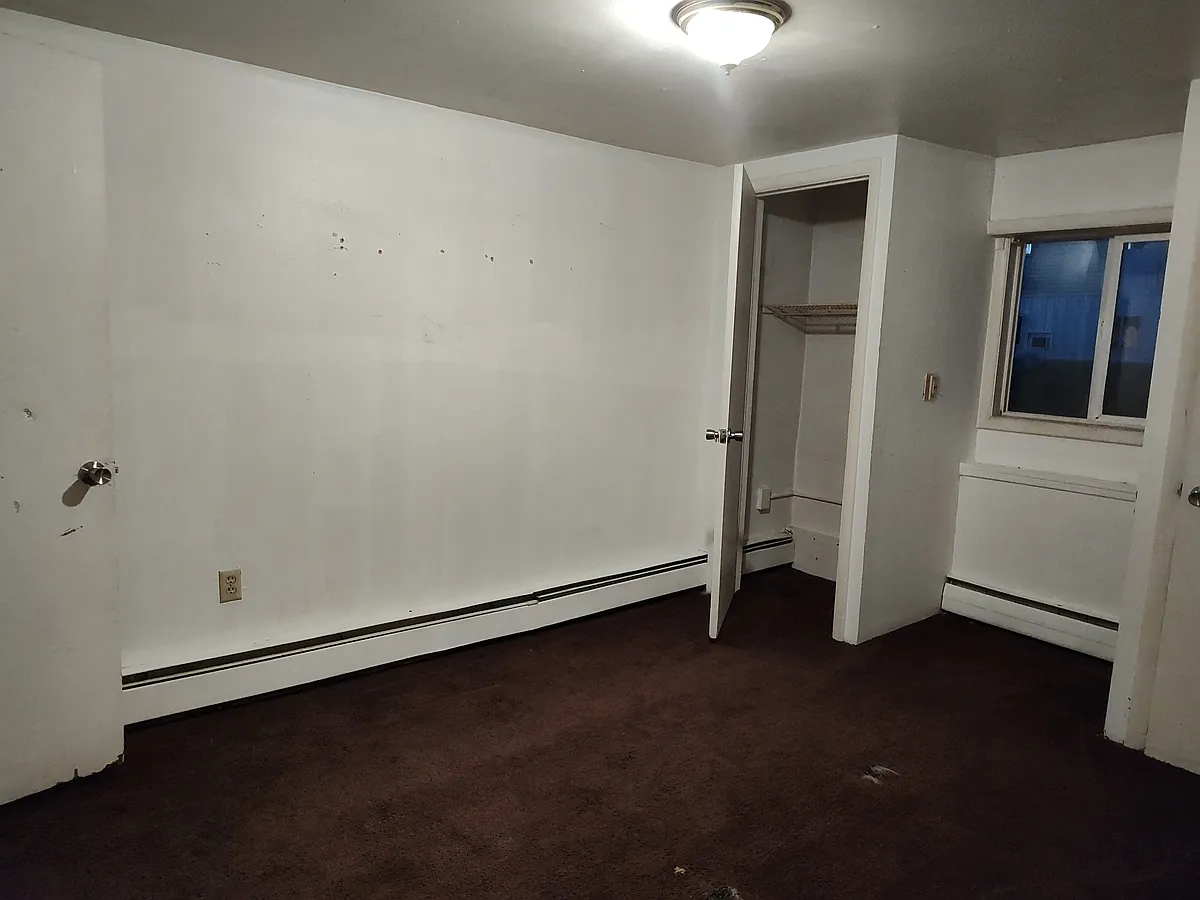 Building Photo - 150 Rosalyn Ct #102A